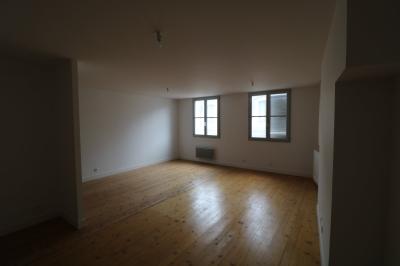Salins les Bains vends appartement T2 55m² refait à neuf  en Rez-de-chaussée, cave au centre ville., 