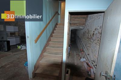 Lons-le-Saunier (39 JURA), à vendre maison sur sous-sol à rénover avec beau potentiel., 