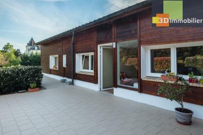 A vendre belle et grande maison atypique  de 12 pièces , 500 m² habitables, sur 65000m² de terrain avec bois et étang, 