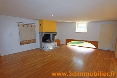 VENTE : Lons-le-Saunier SUD, à vendre une grande maison en pierres située au calme., SALON 35 m²