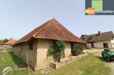 Secteur Pierre de Bresse vends belle ferme bressane de 5 pièces, 158 m² habitable, avec 2 boxes à chevaux, écuries sur 430 0m² de terrain clos., 