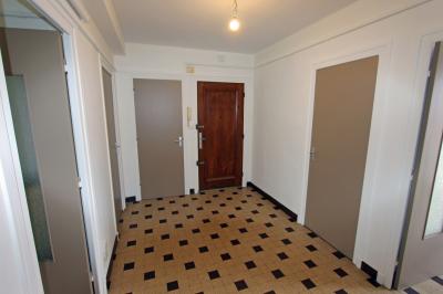 Dijon centre-ville, loue un grand appartement T3 de 75 m²., ENTREE