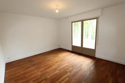 Dijon centre-ville, loue un grand appartement T3 de 75 m²., SEJOUR