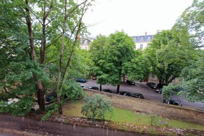 Dijon centre-ville, loue un grand appartement T3 de 75 m²., VUE LOGGIA