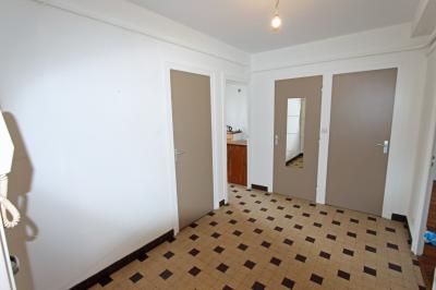 Dijon centre-ville, loue un grand appartement T3 de 75 m²., ENTREE