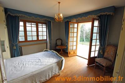 Secteur Clairvaux-les-Lacs (39 JURA), à vendre grande maison d’architecte sur 4689 m² de terrain., ETAGE 1 : CHAMBRE 2