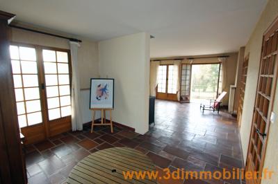 Secteur Clairvaux-les-Lacs (39 JURA), à vendre grande maison d’architecte sur 4689 m² de terrain., ETAGE 1 : SEJOUR-SALON
