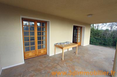 Secteur Clairvaux-les-Lacs (39 JURA), à vendre grande maison d’architecte sur 4689 m² de terrain., ETAGE 1 : GRANDE TERRASSE