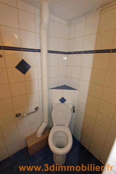 A louer secteur Villevieux au CALME, une maison avec 2 chambres, dépendances et jardin., WC - REZ DE CHAUSSEE