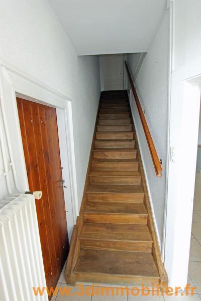 A louer secteur Villevieux au CALME, une maison avec 2 chambres, dépendances et jardin., DEGAGEMENT VERS ETAGE