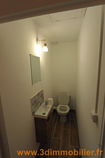 A louer secteur Villevieux au CALME, une maison avec 2 chambres, dépendances et jardin., WC - ETAGE
