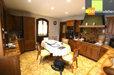 Dole à 15 minutes, dans village sympathique, vends belle et grande propriété avec gîte de 291m² + 55m² , 12 pièces, avec un terrain clos de 17700m² avec étang., 