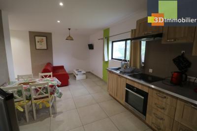 Dole à 15 minutes, dans village sympathique, vends belle et grande propriété avec gîte de 291m² + 55m² , 12 pièces, avec un terrain clos de 17700m² avec étang., 