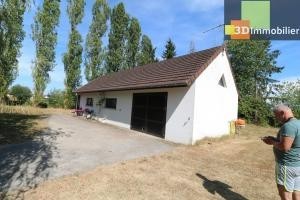Dole à 15 minutes, dans village sympathique, vends belle et grande propriété avec gîte de 291m² + 55m² , 12 pièces, avec un terrain clos de 17700m² avec étang., 