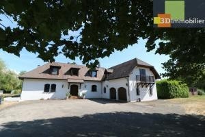 Dole à 15 minutes, dans village sympathique, vends belle et grande propriété avec gîte de 291m² + 55m² , 12 pièces, avec un terrain clos de 17700m² avec étang., 