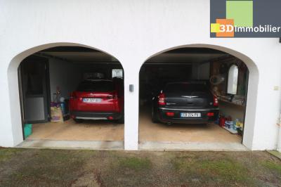Dole à 15 minutes, dans village sympathique, vends belle et grande propriété avec gîte de 291m² + 55m² , 12 pièces, avec un terrain clos de 17700m² avec étang., 