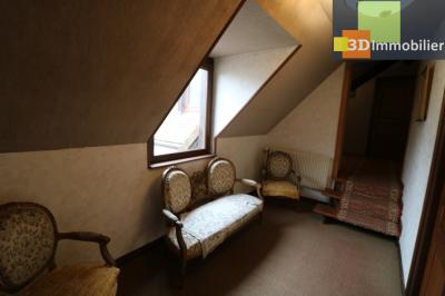 Dole à 15 minutes, dans village sympathique, vends belle et grande propriété avec gîte de 291m² + 55m² , 12 pièces, avec un terrain clos de 17700m² avec étang., 