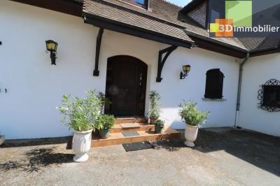 Dole à 15 minutes, dans village sympathique, vends belle et grande propriété avec gîte de 291m² + 55m² , 12 pièces, avec un terrain clos de 17700m² avec étang., 