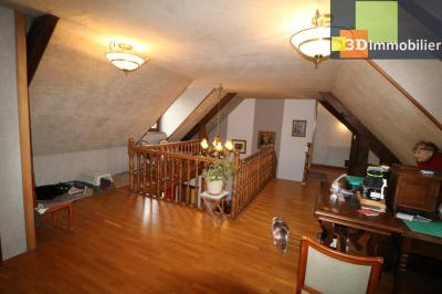 Dole à 15 minutes, dans village sympathique, vends belle et grande propriété avec gîte de 291m² + 55m² , 12 pièces, avec un terrain clos de 17700m² avec étang., 