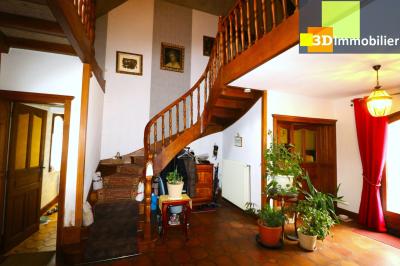 Dole à 15 minutes, dans village sympathique, vends belle et grande propriété avec gîte de 291m² + 55m² , 12 pièces, avec un terrain clos de 17700m² avec étang., 