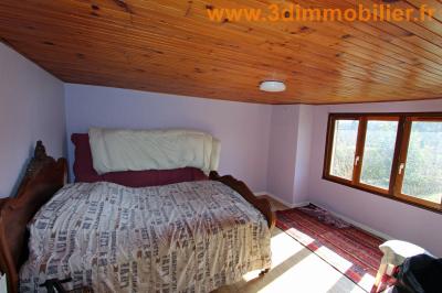 A louer BLETTERANS centre (39), une MAISON MEUBLEE de PLAIN-PIED, 2 CHAMBRES, GARAGE, TERRAIN, 