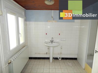 A louer BLETTERANS centre (39), une MAISON MEUBLEE de PLAIN-PIED, 2 CHAMBRES, GARAGE, TERRAIN, SALLE DE DOUCHE 7.80 M²
