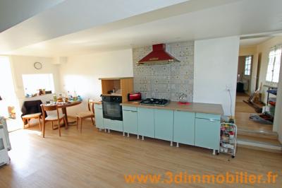 A louer BLETTERANS centre (39), une MAISON MEUBLEE de PLAIN-PIED, 2 CHAMBRES, GARAGE, TERRAIN, 