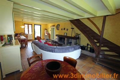 Secteur Chaussin (39 JURA), vends une maison rénovée et un corps de ferme sur 54 656 m² de terrain., SEJOUR