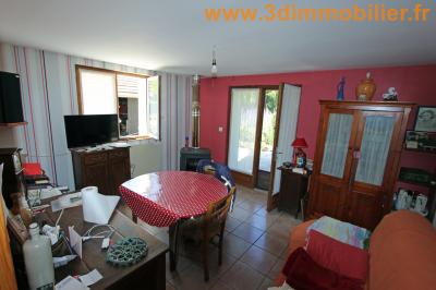 A vendre en viager occupé, une maison en bon état SANS VOISIN de 5 pièces sur 1308 m² de terrain clos., SEJOUR