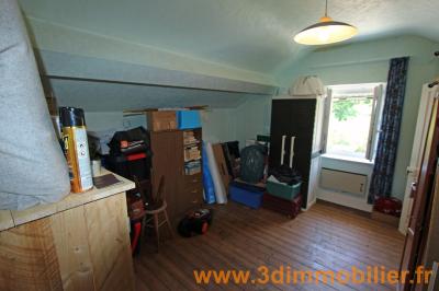 A vendre en viager occupé, une maison en bon état SANS VOISIN de 5 pièces sur 1308 m² de terrain clos., CH3 - ETAGE
