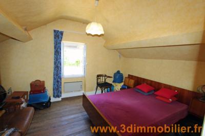 A vendre en viager occupé, une maison en bon état SANS VOISIN de 5 pièces sur 1308 m² de terrain clos., CH2 - ETAGE