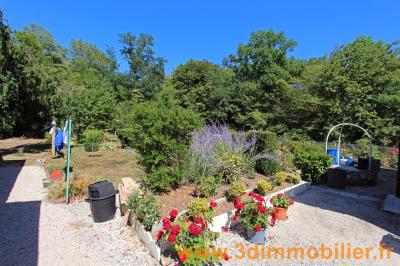 A vendre en viager occupé, une maison en bon état SANS VOISIN de 5 pièces sur 1308 m² de terrain clos., JARDIN
