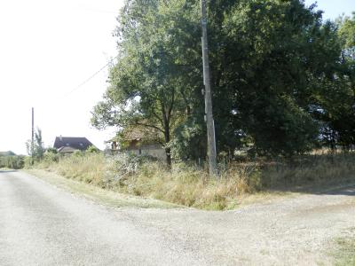Secteur St Germain-du-Bois (71), À VENDRE TERRAIN CONSTRUCTIBLE SITUÉ AU CALME 1148 M² AVEC DÉPENDANCE, ACCÈS TERRAIN