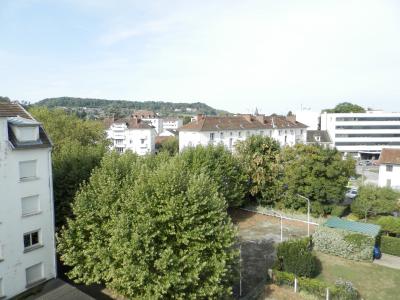 VENTE : LONS-LE-SAUNIER (39 JURA), À VENDRE APPARTEMENT TYPE 3 DE 75.74 M² AVEC LOGGIA, GRENIER ET CAVE, VUE DEPUIS APPARTEMENT