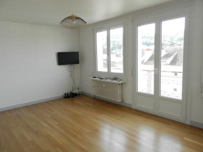 VENTE : LONS-LE-SAUNIER (39 JURA), À VENDRE APPARTEMENT TYPE 3 DE 75.74 M² AVEC LOGGIA, GRENIER ET CAVE, SALON SÉJOUR 22.30 M²