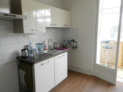 VENTE : LONS-LE-SAUNIER (39 JURA), À VENDRE APPARTEMENT TYPE 3 DE 75.74 M² AVEC LOGGIA, GRENIER ET CAVE, CUISINE10.60 M²