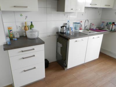 VENTE : LONS-LE-SAUNIER (39 JURA), À VENDRE APPARTEMENT TYPE 3 DE 75.74 M² AVEC LOGGIA, GRENIER ET CAVE, CUISINE10.60 M²