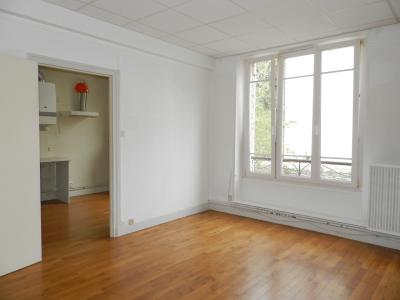 VENTE : LONS-LE-SAUNIER (39 JURA), À VENDRE APPARTEMENT TYPE 2 DE 52.15 M², SALON/SÉJOUR 18 M²