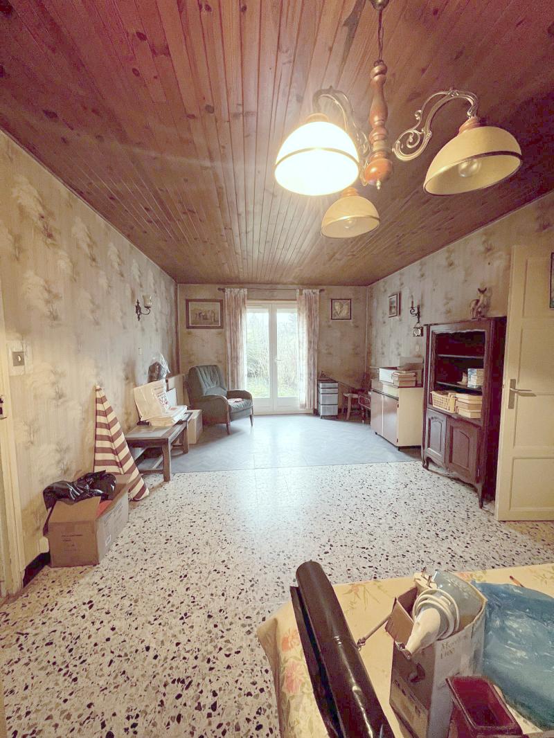Maison de plain-pied avec hangar et garage