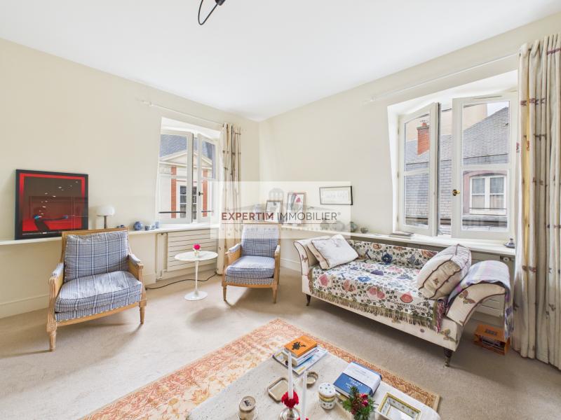 SAINT LOUIS DANS HOTEL PARTICULIER 2/3P DE 74M²  AVEC ASC, PKG ET CAVE