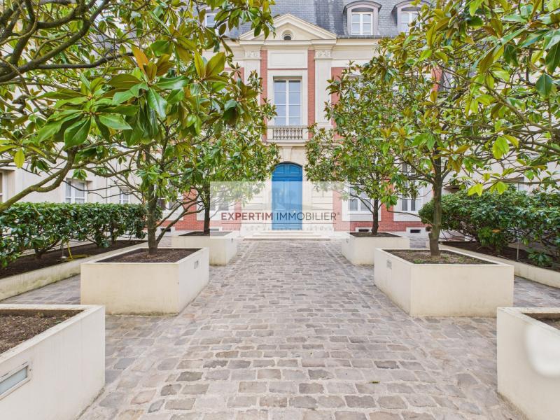 SAINT LOUIS DANS HOTEL PARTICULIER 2/3P DE 74M²  AVEC ASC, PKG ET CAVE