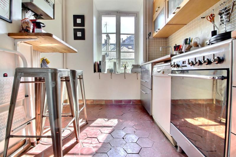 NOTRE DAME CHATEAU, 2/3P DANS L'ANCIEN EN DUPLEX DE 70M² PONDERE EN DERNIER ETAGE