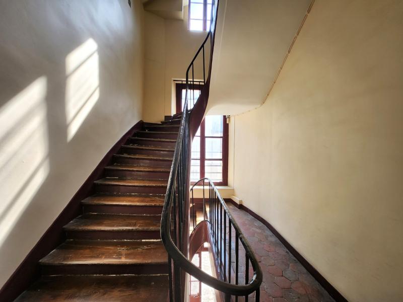 NOTRE DAME CHATEAU, 2/3P DANS L'ANCIEN EN DUPLEX DE 70M² PONDERE EN DERNIER ETAGE
