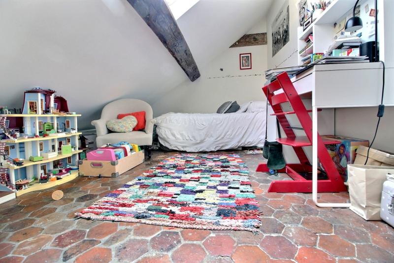 NOTRE DAME CHATEAU, 2/3P DANS L'ANCIEN EN DUPLEX DE 70M² PONDERE EN DERNIER ETAGE