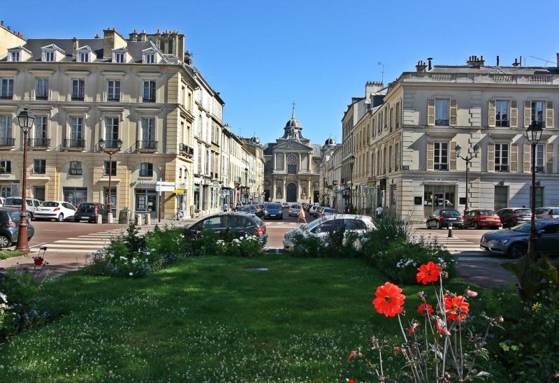 NOTRE DAME, 2P DE 47M² DANS L'ANCIEN PARQUET, CHEMINEES ET BOISERIES