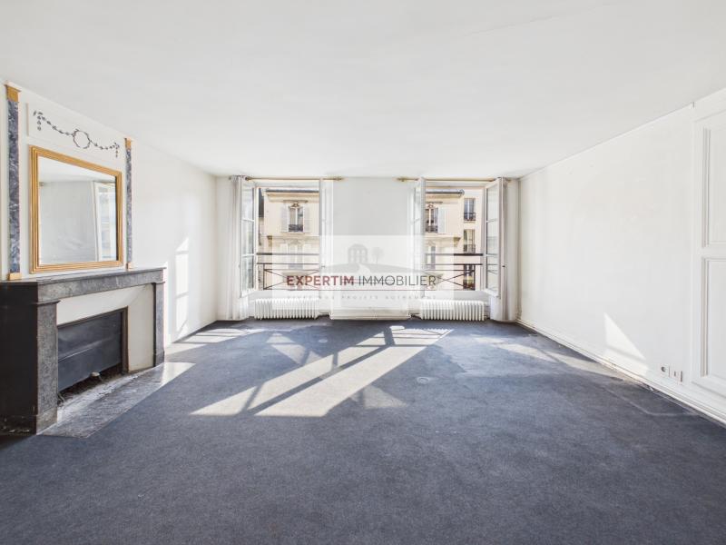 NOTRE DAME, 2P DE 47M² DANS L'ANCIEN PARQUET, CHEMINEES ET BOISERIES