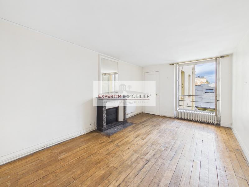 NOTRE DAME, 2P DE 47M² DANS L'ANCIEN PARQUET, CHEMINEES ET BOISERIES