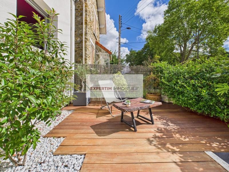 RIVE DROITE, MAISON EN TRES BON ETAT AVEC JARDIN, TERRASSES ET SOUS-SOL