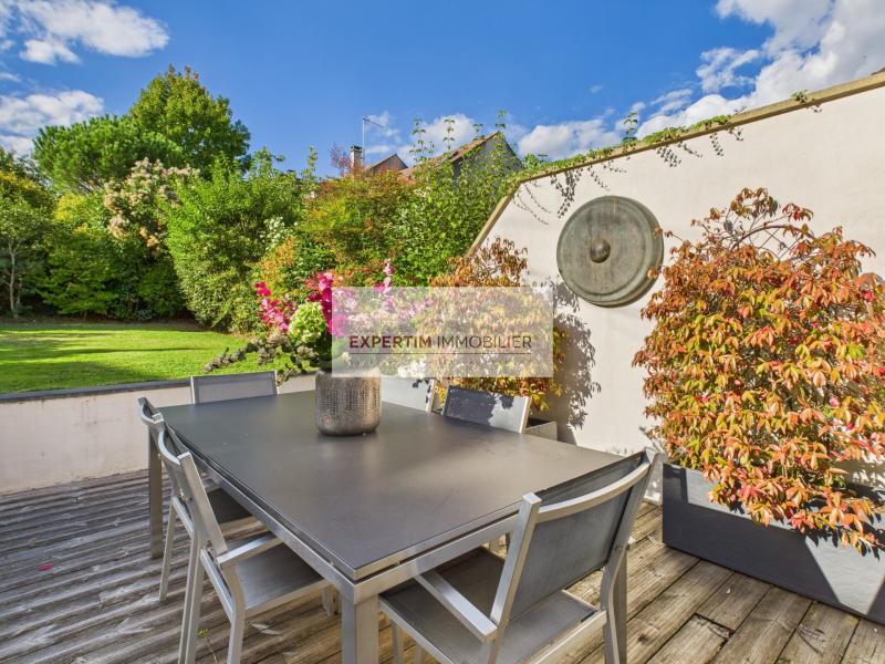 RIVE DROITE, MAISON EN TRES BON ETAT AVEC JARDIN, TERRASSES ET SOUS-SOL
