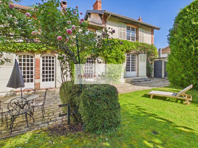 DEMEURE DE CARACTERE DE 240M² DE 5CH AVEC TERRASSE ET JARDIN + PKGS